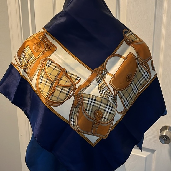 Other - Vintage Elegant Scarf